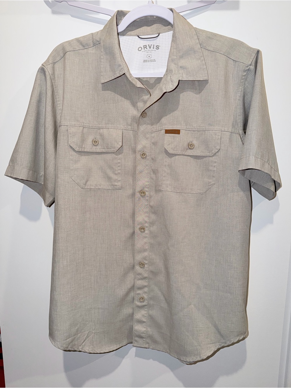 Orvis Men’s Short-Sleeve Button-Down Shirt in Light Beige